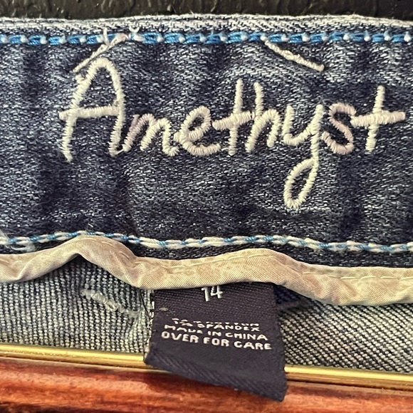 Amethyst capris Jeans ~ Size 14, distressed, rolled leg hem - Picture 3 of 14